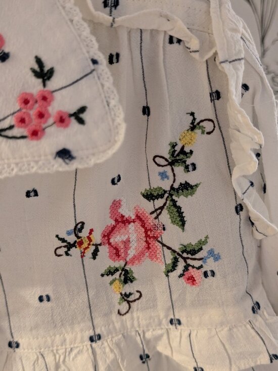 NWT Pilcro Embroidered Floral Blouse | Anthropologie | NWT | Size M - Picture 4 of 10